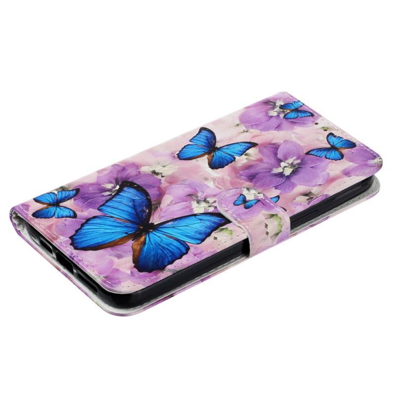 Flip Cover iPhone 16 Blå Sommerfugle Og Lilla Blomster Med Rem